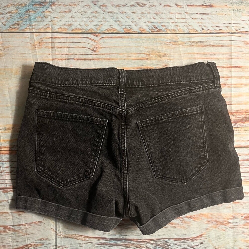 Distressed Cuffed Black Dark Wash Mid Rise Old Navy Boyfriend Denim Shorts Sz 6 - Picture 2 of 8